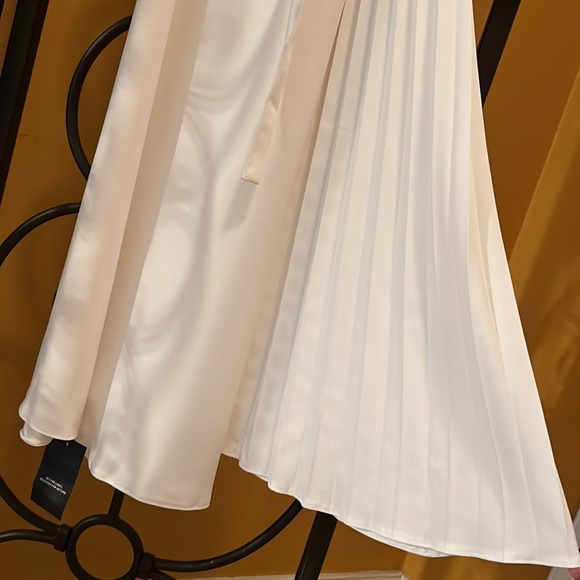 REFINED J Faux Wrap White Midi Dress - Picture 6 of 13